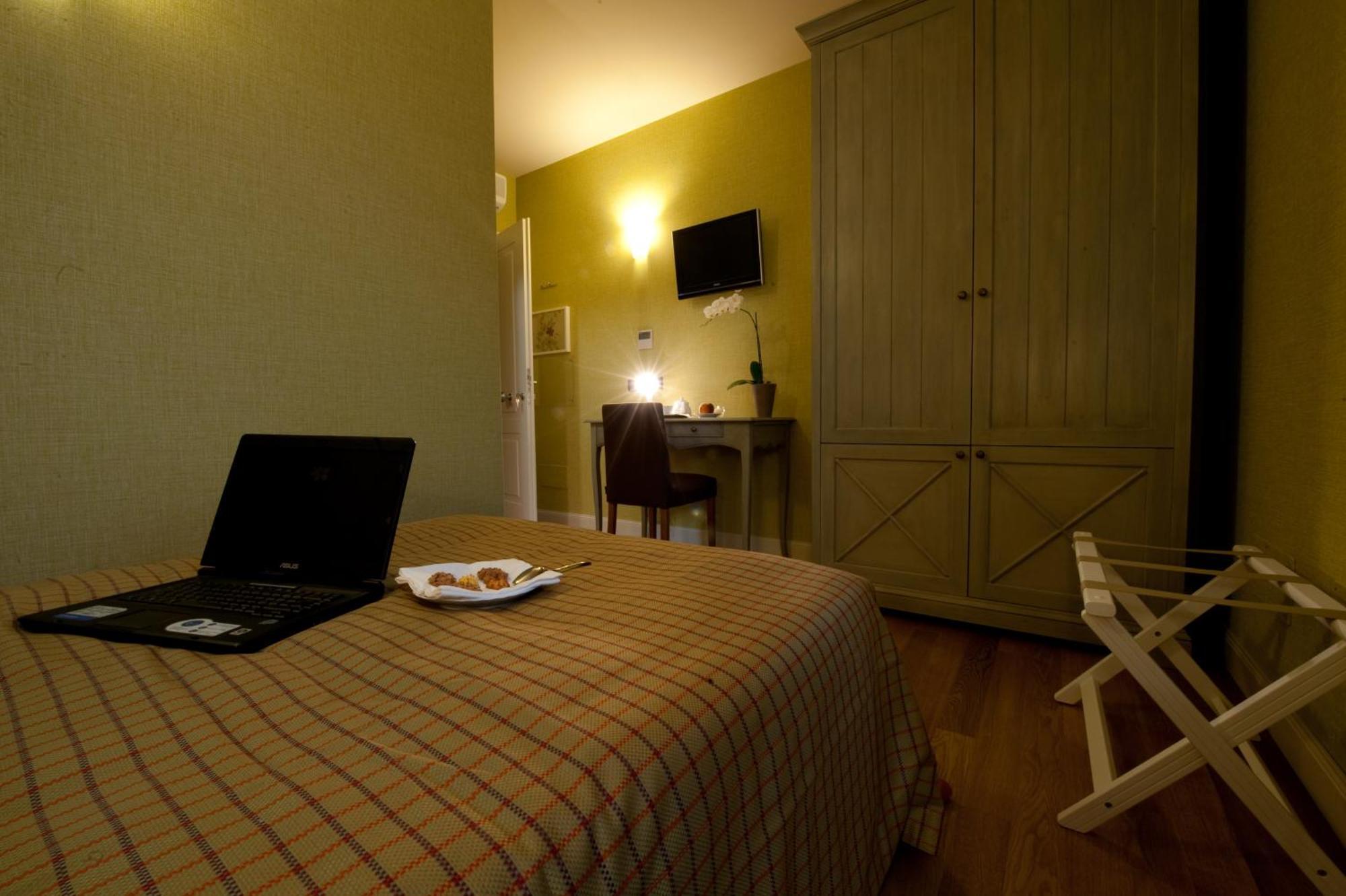 Hotel Locanda Stendhal Колорно Екстериор снимка
