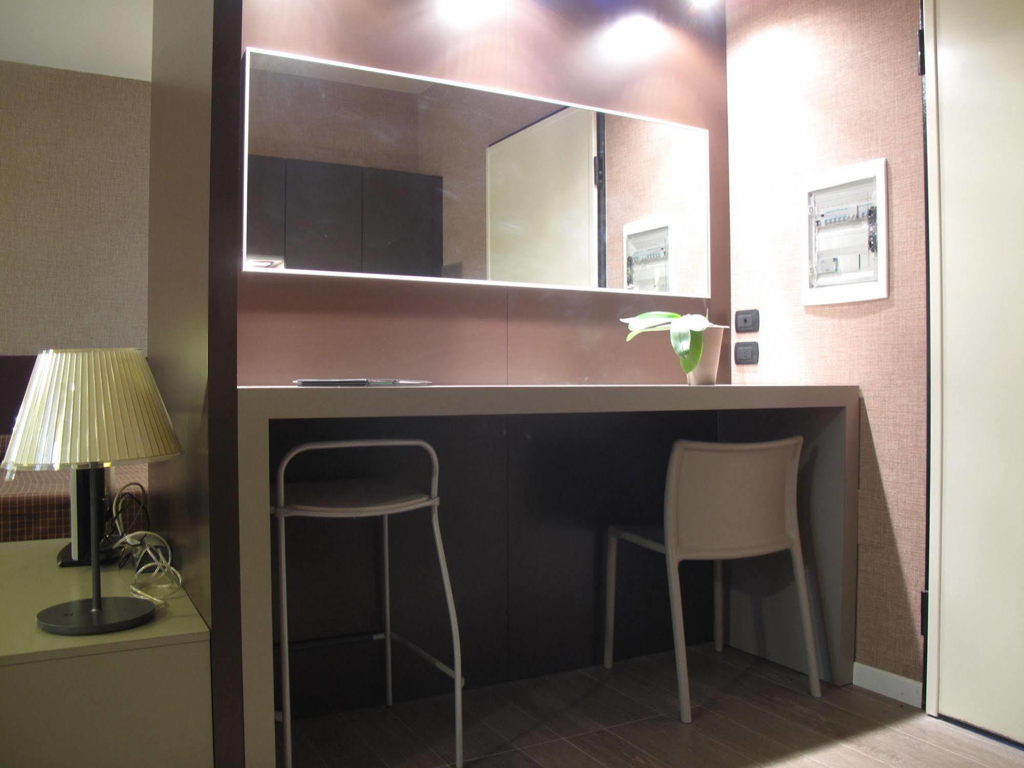 Hotel Locanda Stendhal Колорно Екстериор снимка