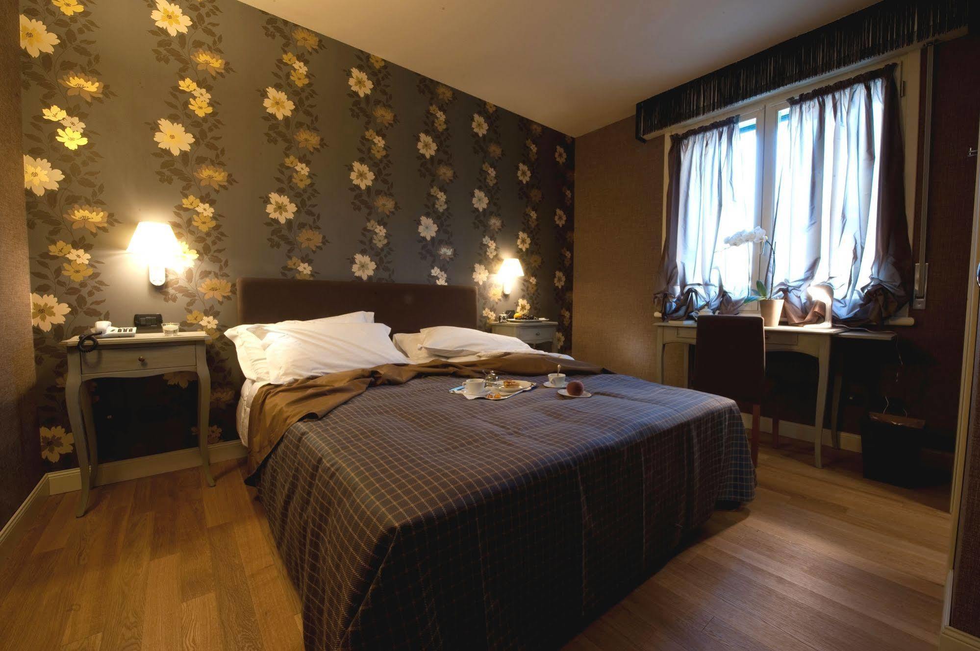 Hotel Locanda Stendhal Колорно Екстериор снимка
